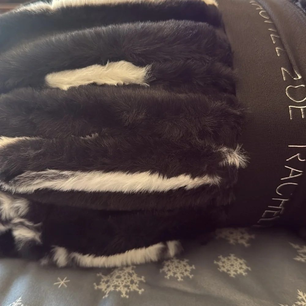 ☠️RACHEL ZOE Oversized skeletons faux fur Blanket ☠️